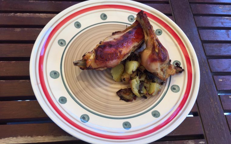 Pollo paesano al forno con patate e rosmarino Pollo paesano al forno con patate e rosmarino